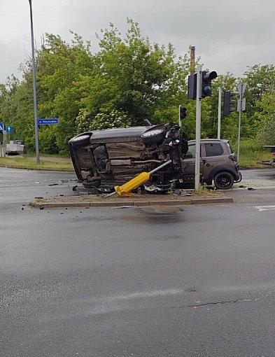 Zderzenie trzech pojazdów. Jedna osoba ranna