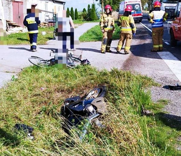 Zderzenie rowerzysty z motocyklistą. Jedna osoba trafiła do szpitala-29235