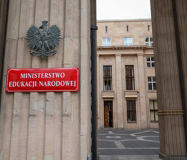 Nauczyciele jednak bez statusu funkcjonariusza publicznego. Kolejne zmiany-30162