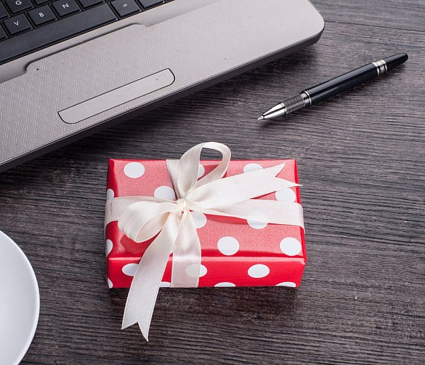 Świąteczna paczka może stać się problemem. Skarbówka patrzy z ukrycia-30518