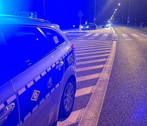 Nocą bez świateł, bez prawa jazdy i po alkoholu-30567