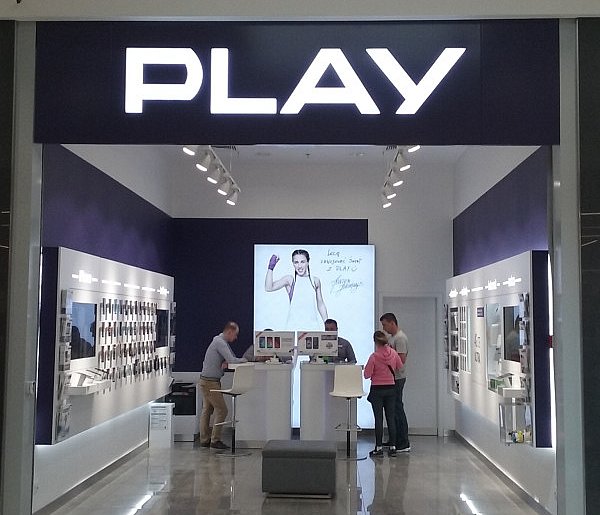 Potężna kara dla Play. Sieć ma zwrócić klientom pobrane środki-30751