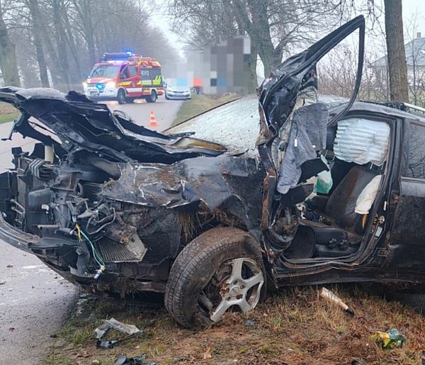 Kierowca przecenił swoje umiejętności. Mężczyznę przewieziono do szpitala-30958