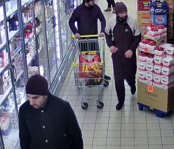 Poszukiwani sprawcy kradzieży [foto]