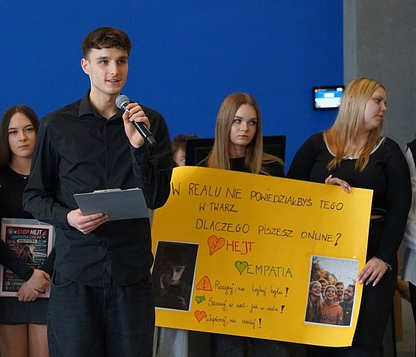 Konferencja i debata o tym, jak wspierać dzieci i młodzież [foto]