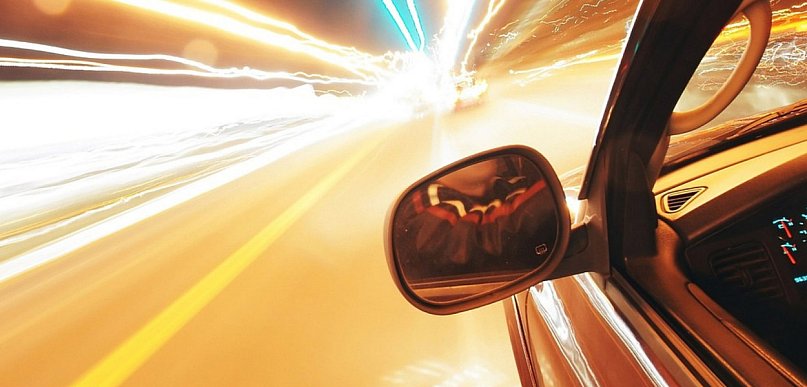 Szaleńcza jazda w terenie zabudowanym. Kierowca stracił prawo jazdy