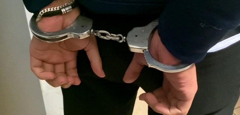 Usiłował zabić, groził siekierą, znieważył i napadł na policjantów