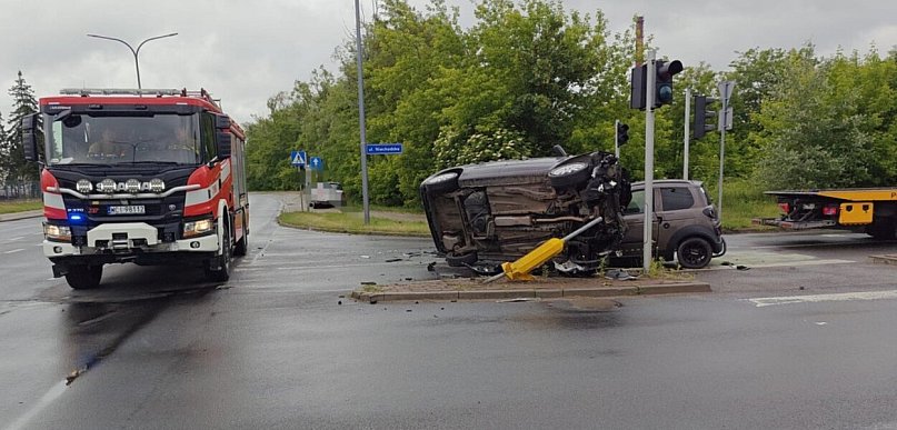 Zderzenie trzech pojazdów. Jedna osoba ranna