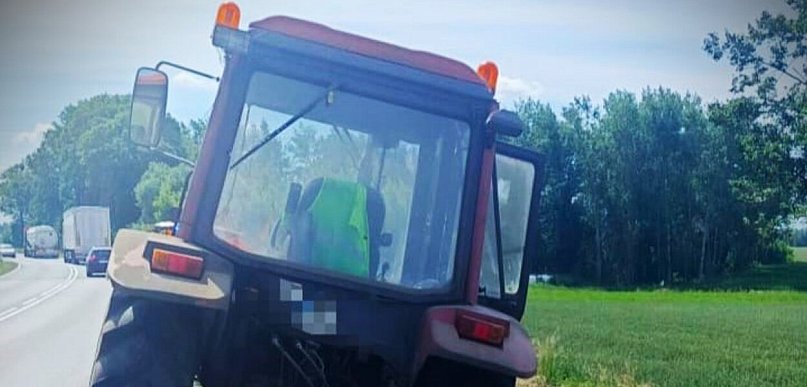 Kompletnie pijany kierowca ciągnika kosił trawę przy DK60