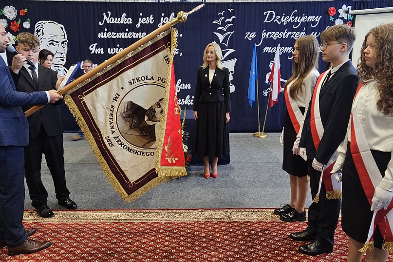 Sztandar dla szkoły i otwarcie nowej sali gimnastycznej