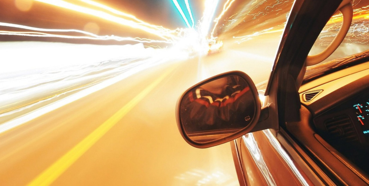 Szaleńcza jazda w terenie zabudowanym. Kierowca stracił prawo jazdy