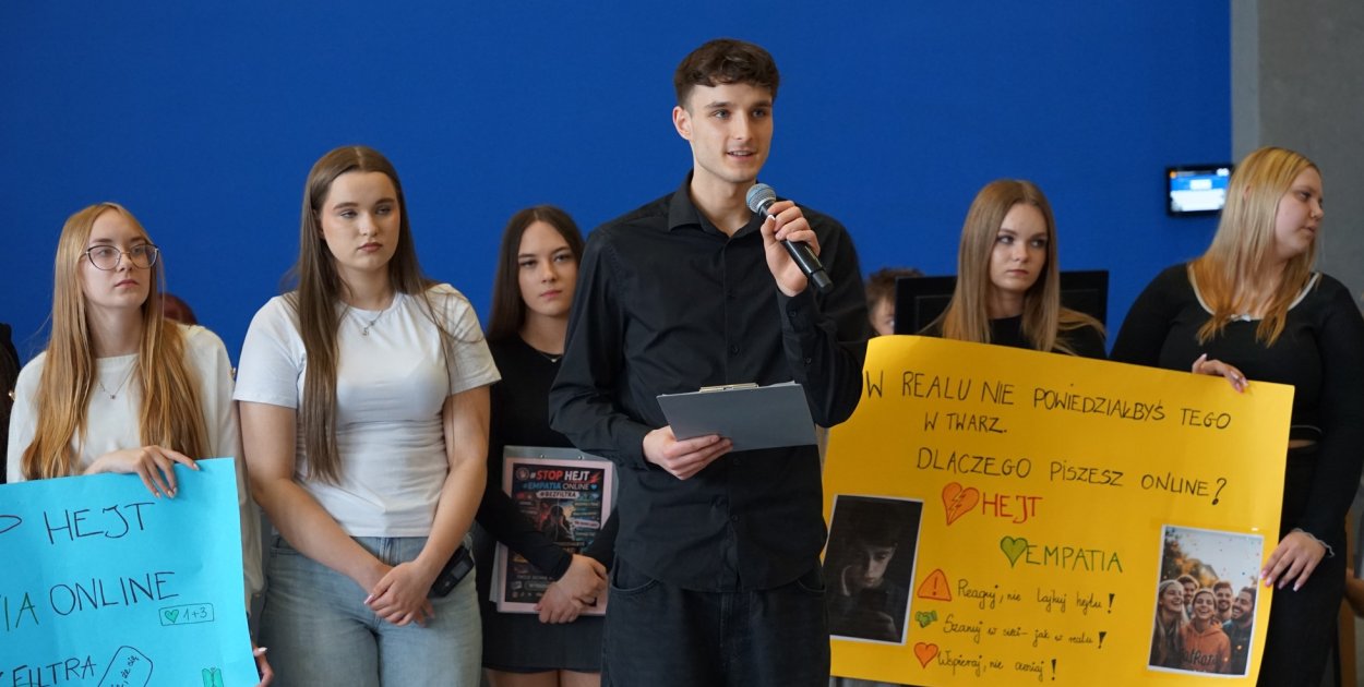 Konferencja i debata o tym, jak wspierać dzieci i młodzież [foto]
